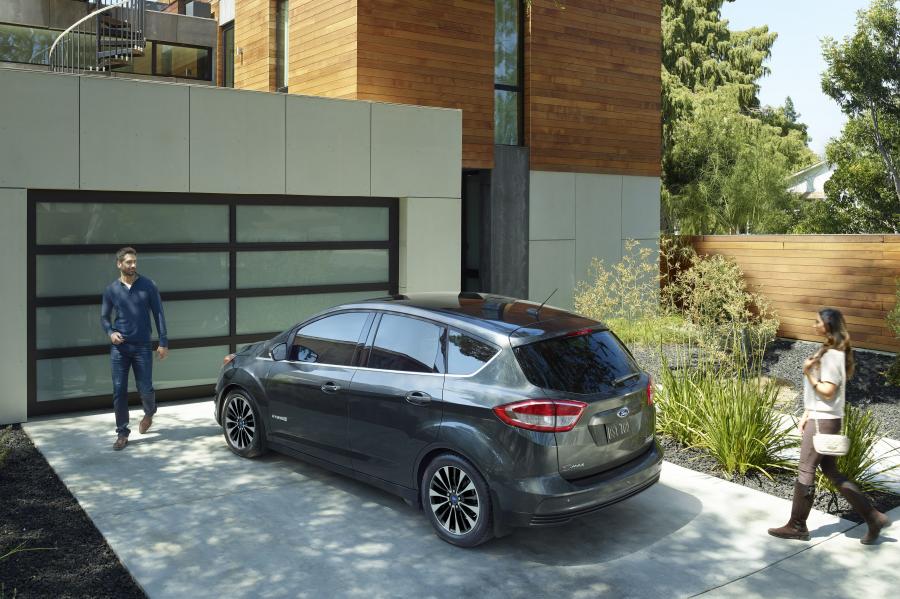  Ford C-Max Hybrid 2016 года  (NA) (фото 8 из 8)